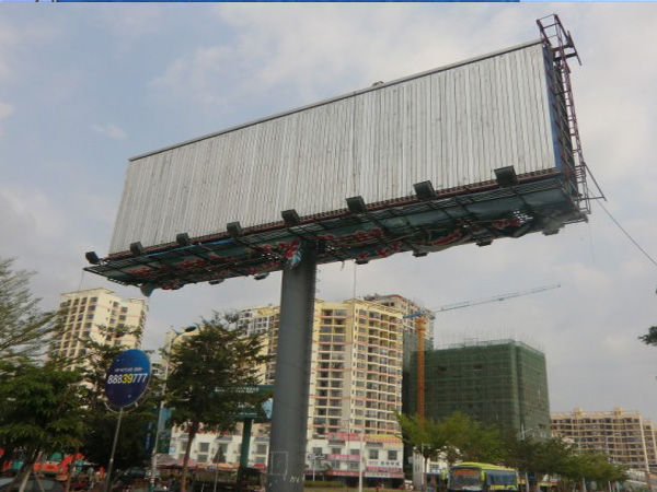 三面翻定制——高炮广告牌应满足的技术要求